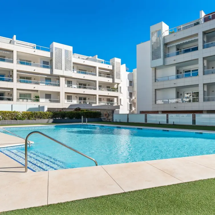 Продажа апартаментов на среднем этаже в San Pedro de Alcántara