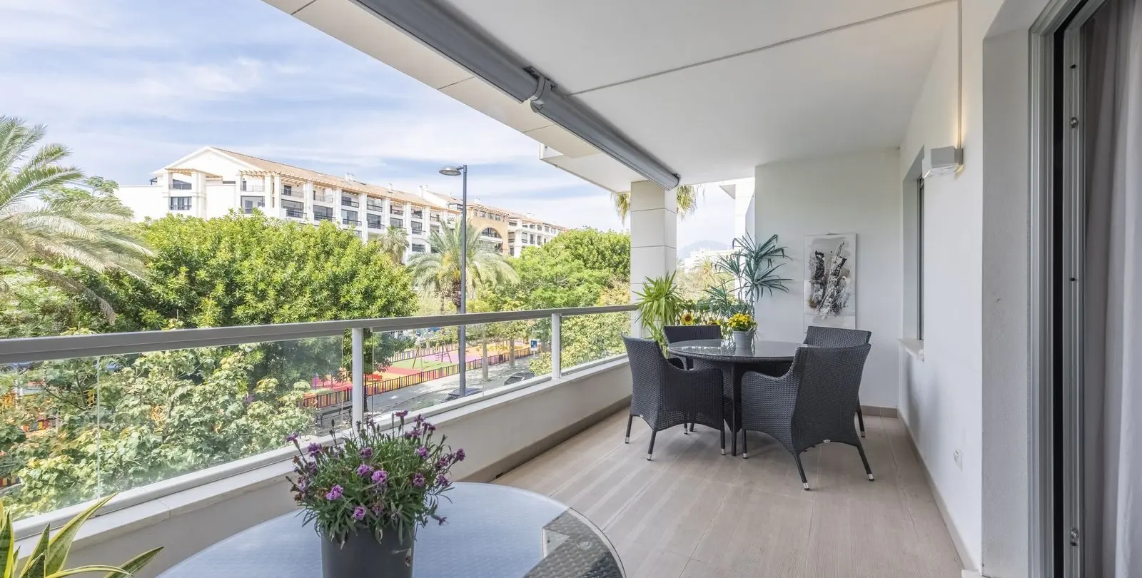 Sale of middle floor apartment in San Pedro de Alcántara 20