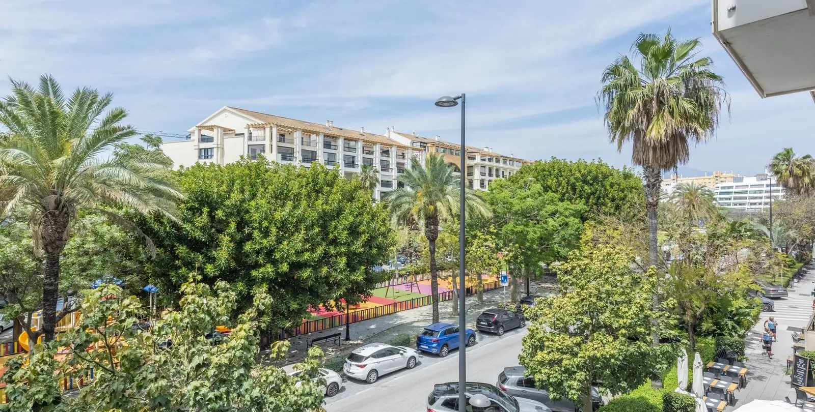 Sale of middle floor apartment in San Pedro de Alcántara 21