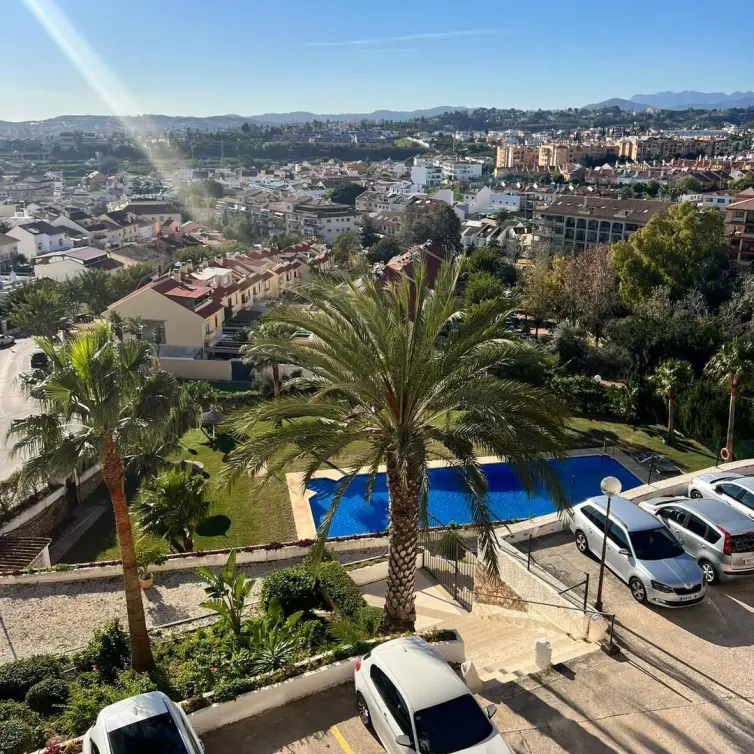Sale of middle floor apartment in Fuengirola