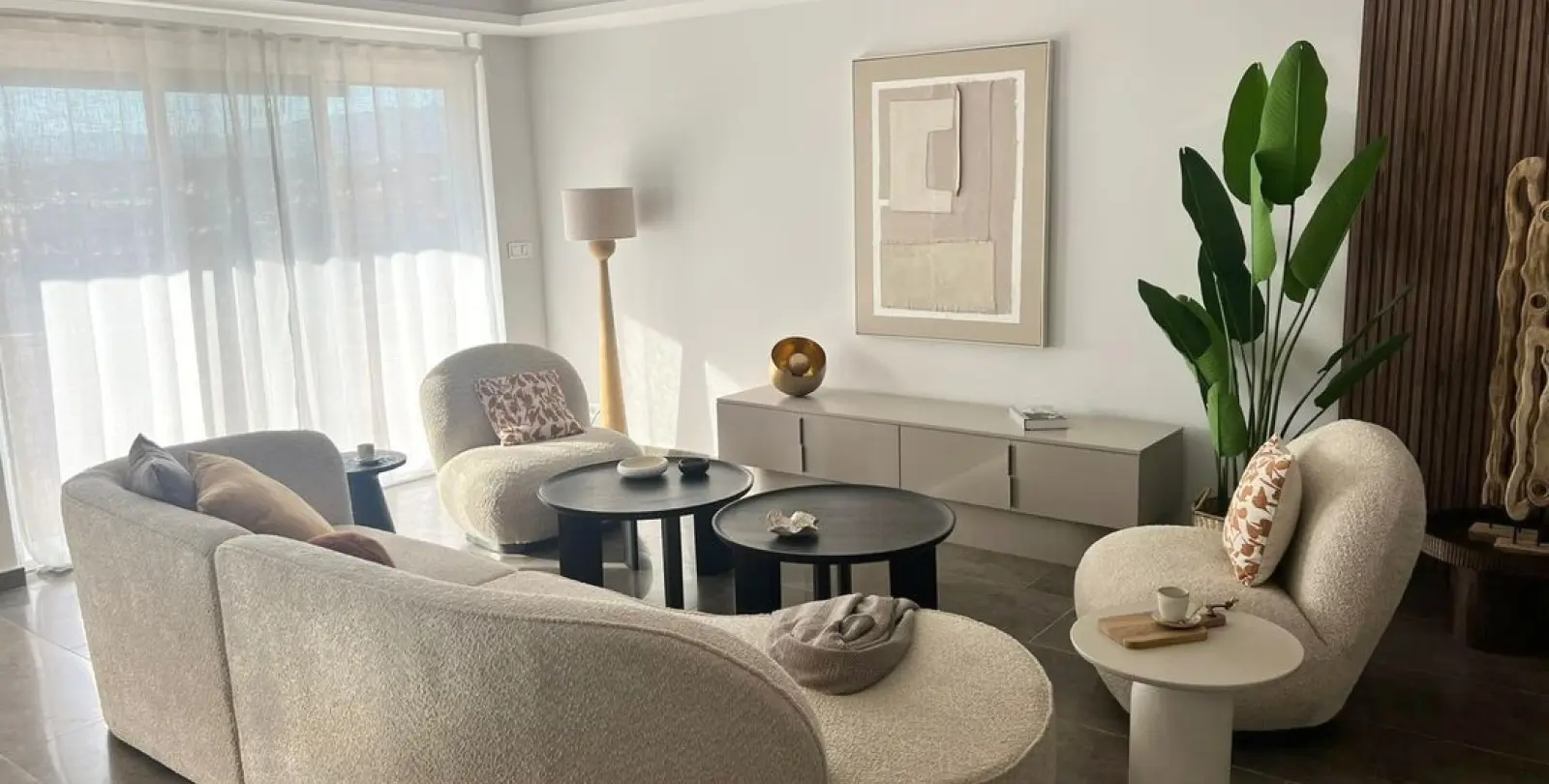 Sale of middle floor apartment in Fuengirola 2