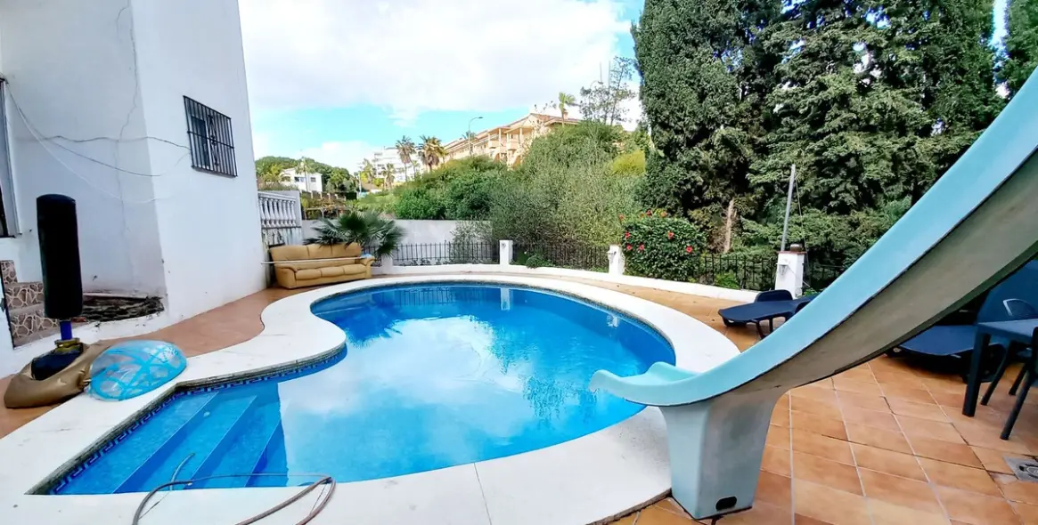 Продажа  отдельно стоящей виллы в El Faro 10