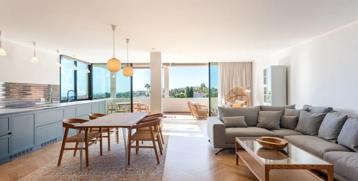 Venta de apartamento en planta media en Nueva Andalucía 3