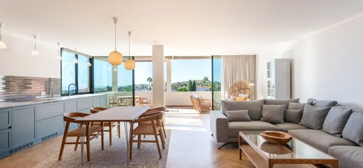 Venta de apartamento en planta media en Nueva Andalucía 2
