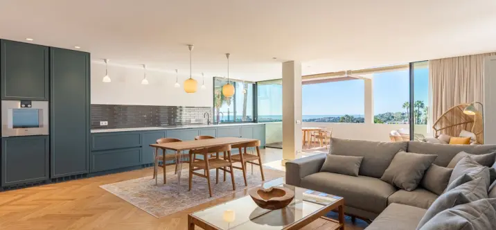 Venta de apartamento en planta media en Nueva Andalucía 3
