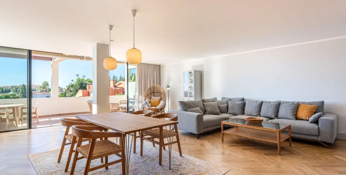 Venta de apartamento en planta media en Nueva Andalucía 8