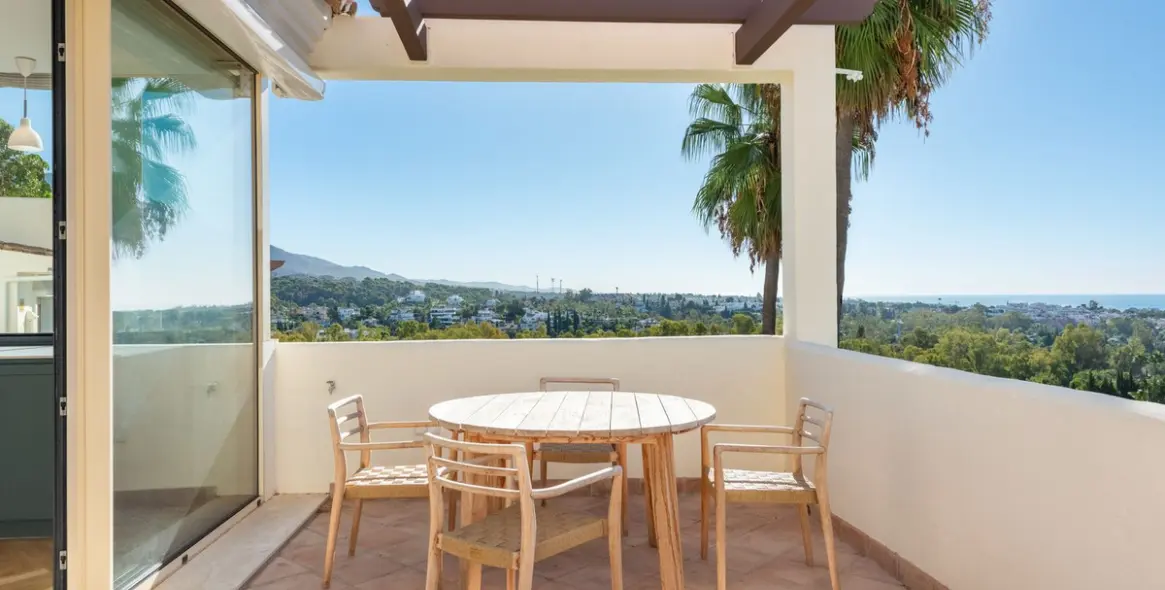 Venta de apartamento en planta media en Nueva Andalucía 12