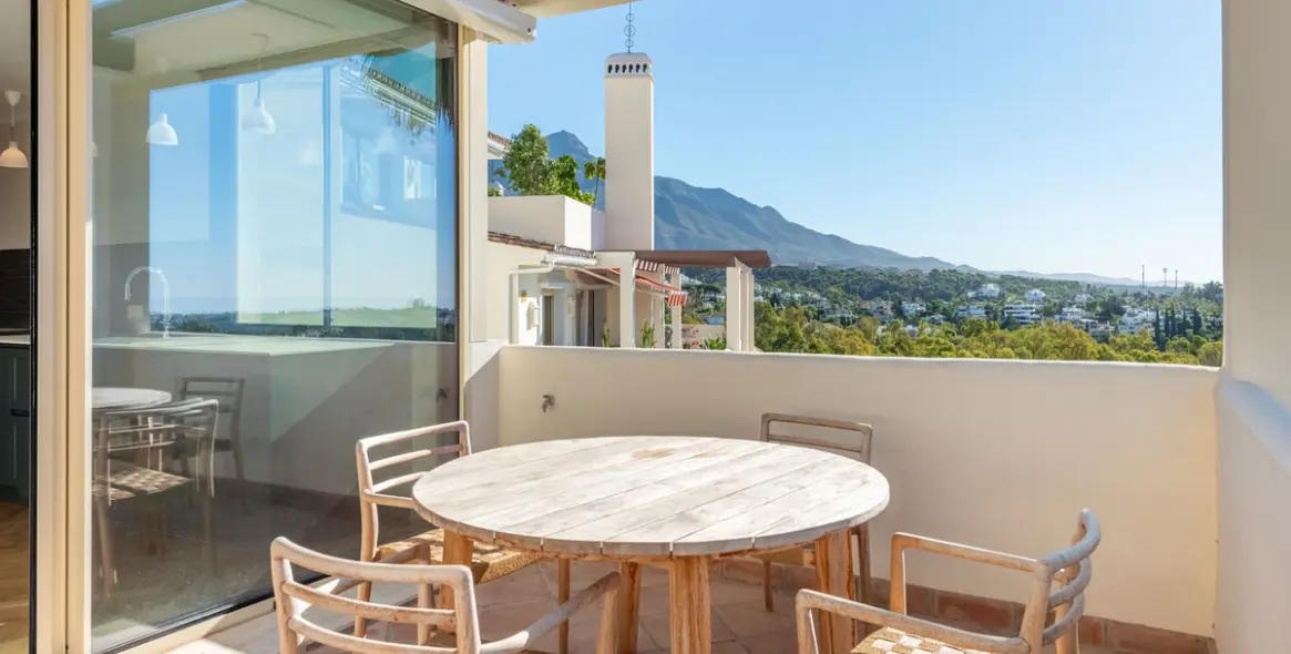 Venta de apartamento en planta media en Nueva Andalucía 13