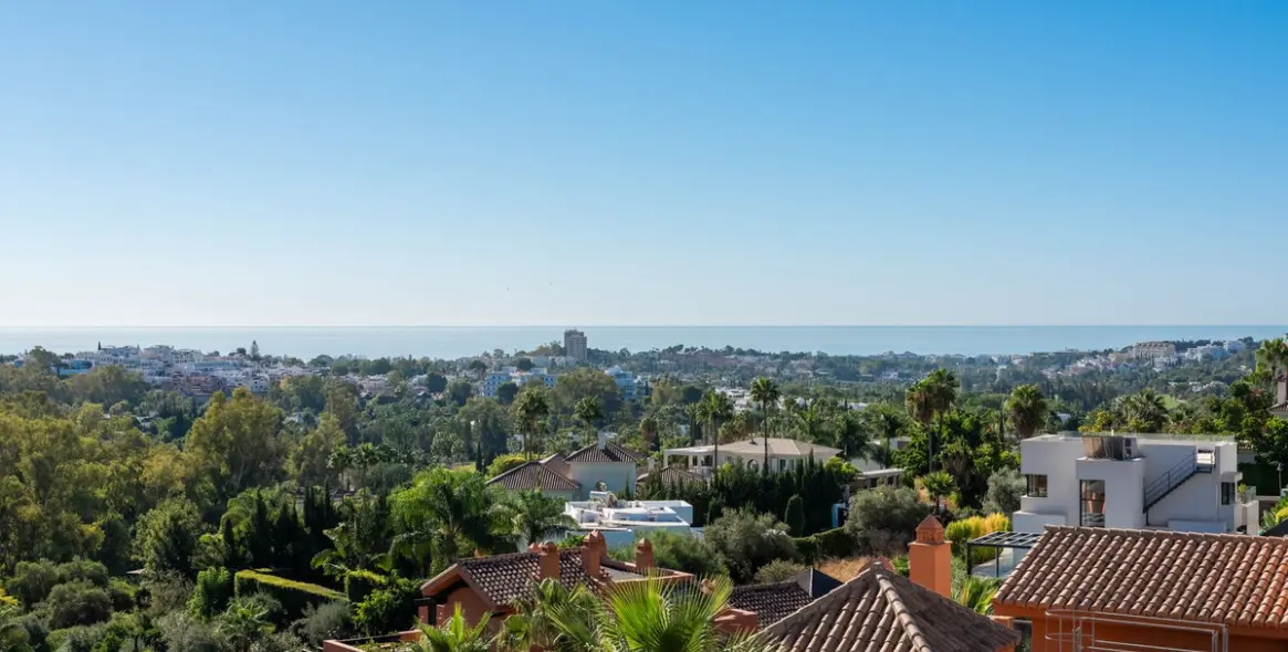 Venta de apartamento en planta media en Nueva Andalucía 14