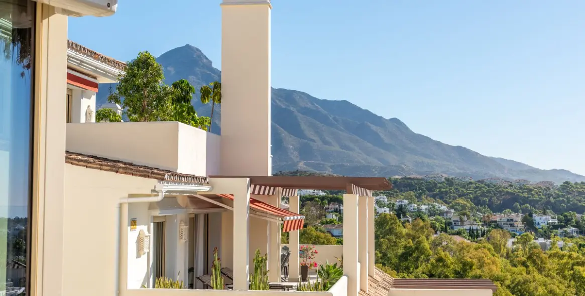 Venta de apartamento en planta media en Nueva Andalucía 16