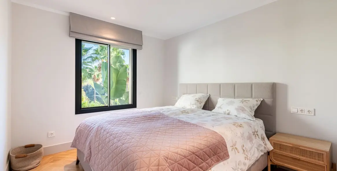 Venta de apartamento en planta media en Nueva Andalucía 17