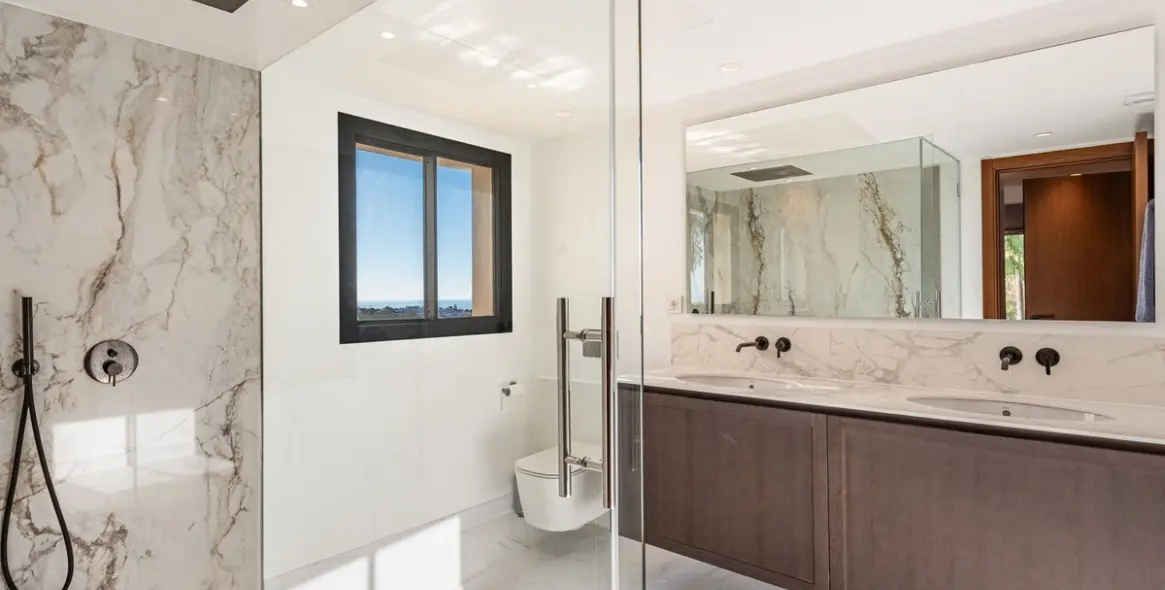 Venta de apartamento en planta media en Nueva Andalucía 18