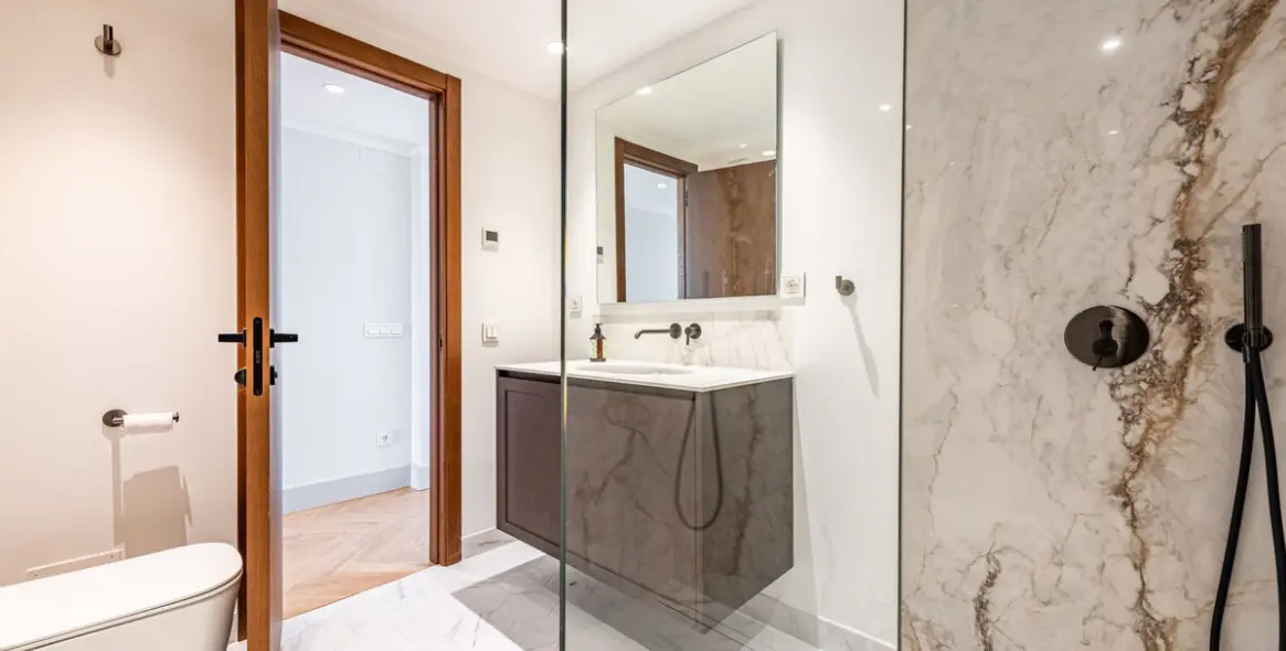 Sale of middle floor apartment in Nueva Andalucía 22