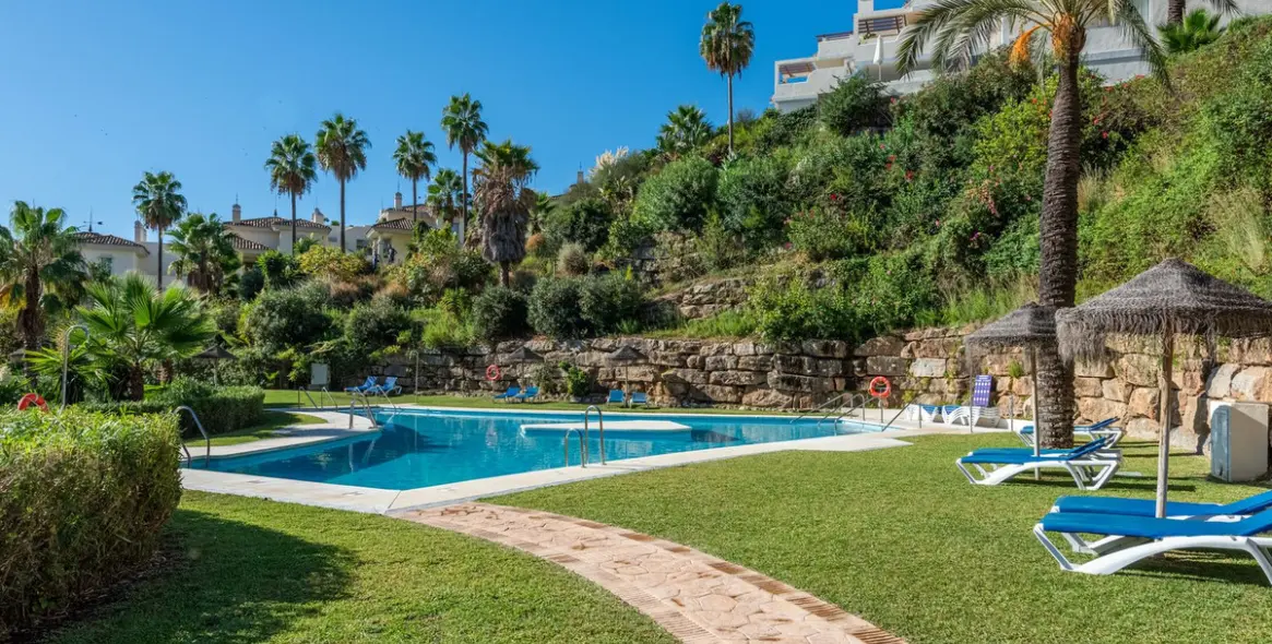 Sale of middle floor apartment in Nueva Andalucía 26