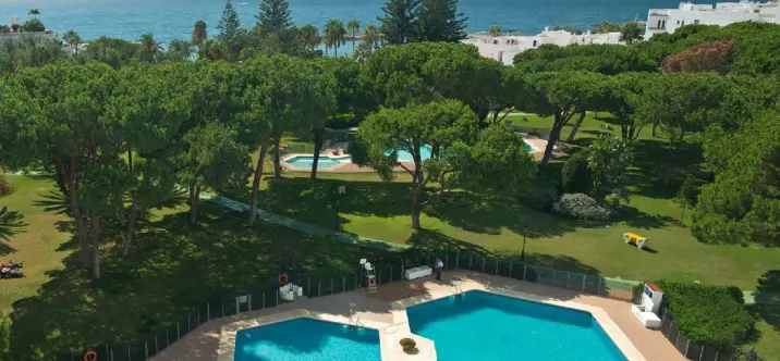 Venta de apartamento en planta media en Puerto Banús 0