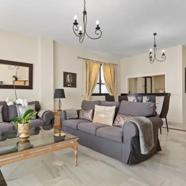 Venta de apartamento en planta media en Puerto Banús