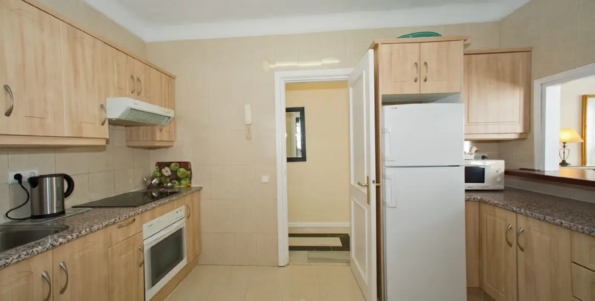 Sale of middle floor apartment in Puerto Banús 6