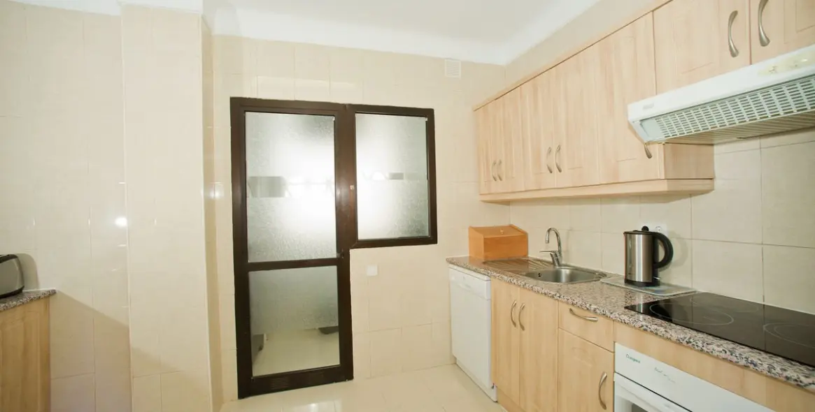 Sale of middle floor apartment in Puerto Banús 7