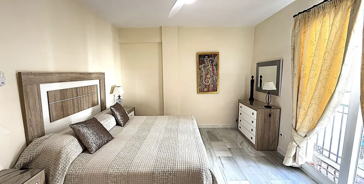 Sale of middle floor apartment in Puerto Banús 10