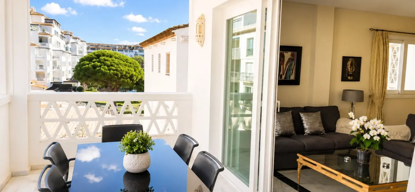 Sale of middle floor apartment in Puerto Banús 0