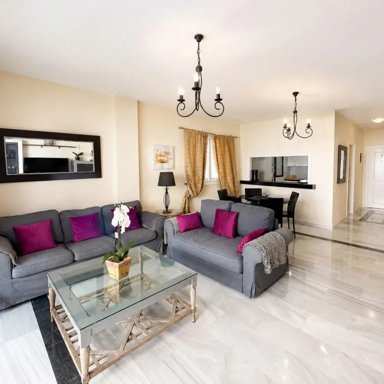 Sale of middle floor apartment in Puerto Banús