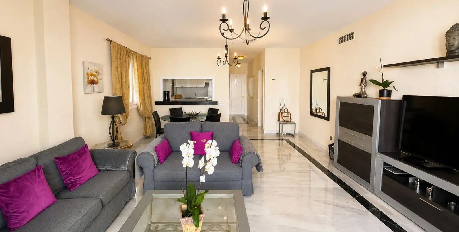 Sale of middle floor apartment in Puerto Banús 4