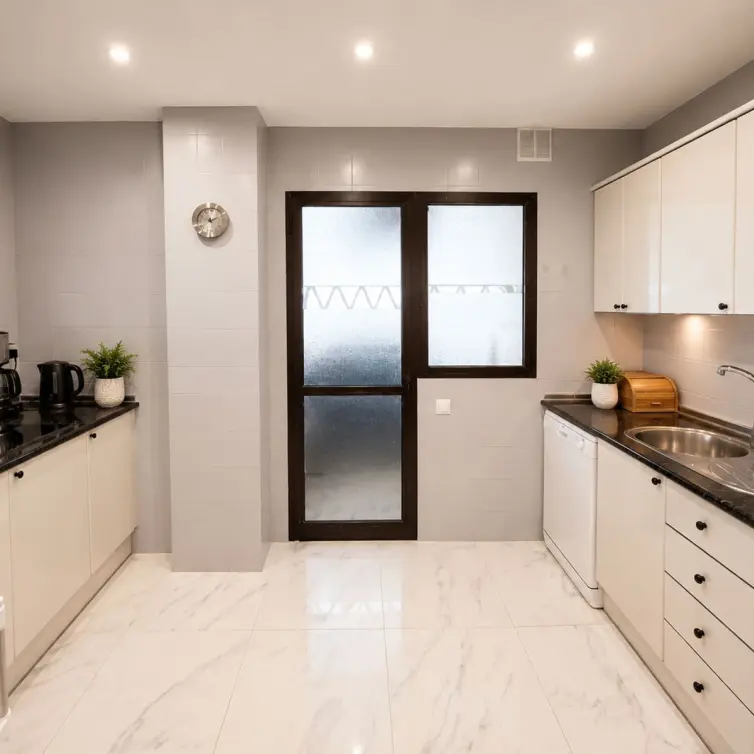 Sale of middle floor apartment in Puerto Banús