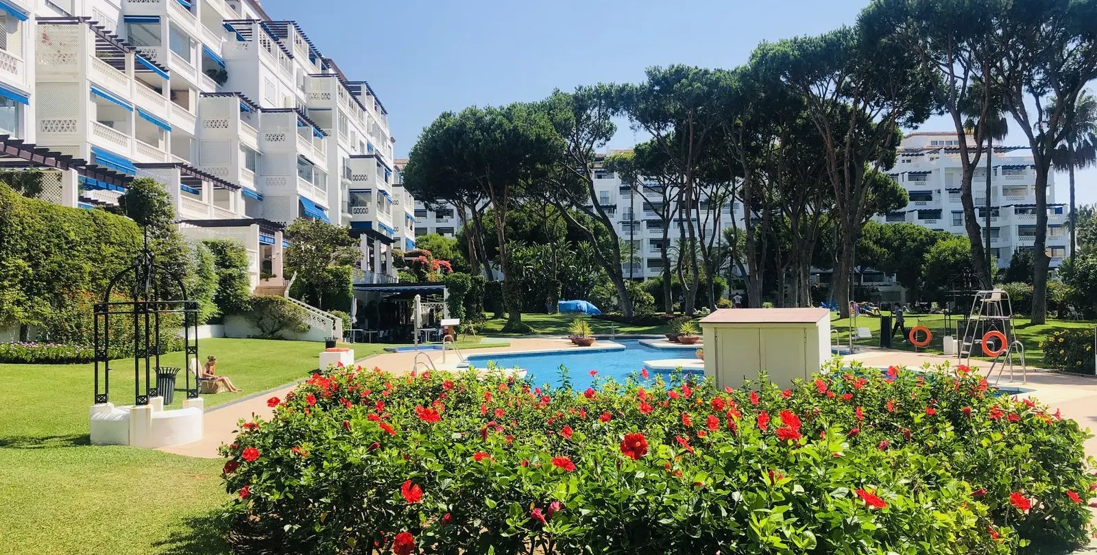 Sale of middle floor apartment in Puerto Banús 18