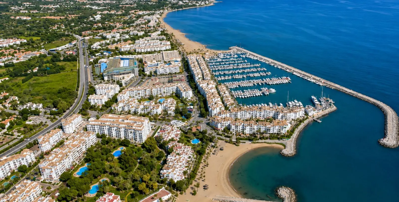 Sale of middle floor apartment in Puerto Banús 21