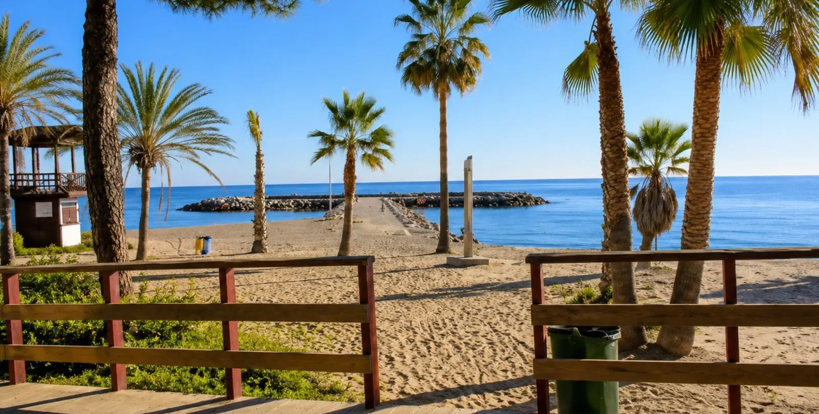 Sale of middle floor apartment in Puerto Banús 23