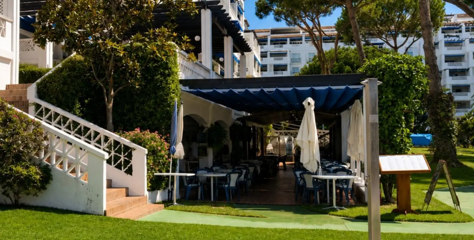 Sale of middle floor apartment in Puerto Banús 25