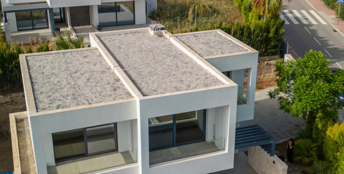 Продажа  отдельно стоящей виллы в Estepona 2