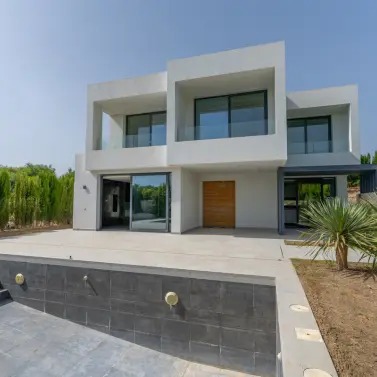 Venta de villa independiente en Estepona