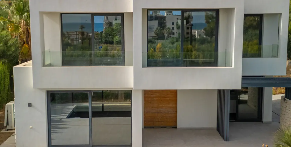 Sale of detached villa in Estepona 3