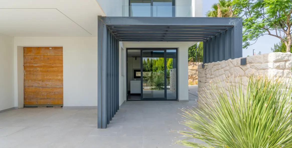 Sale of detached villa in Estepona 6