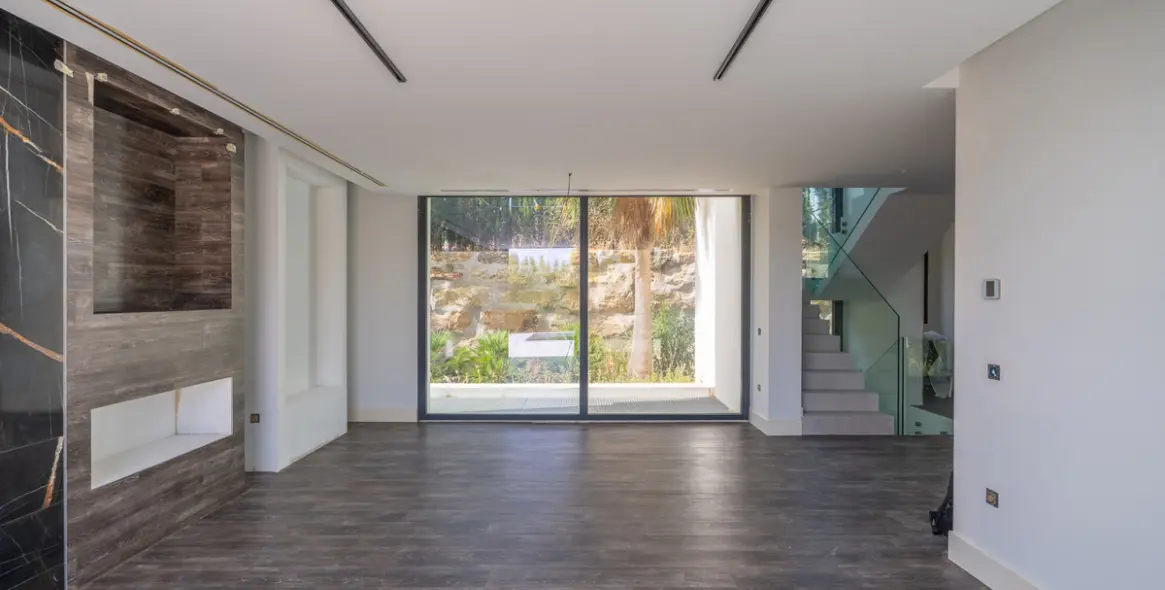 Sale of detached villa in Estepona 10