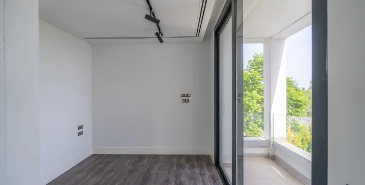 Sale of detached villa in Estepona 13