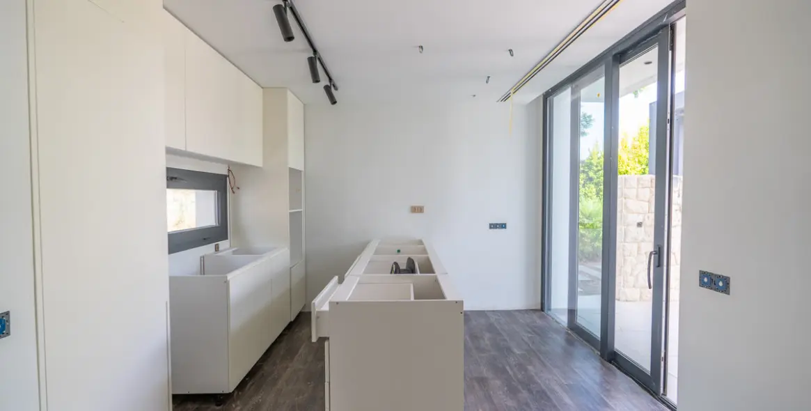 Sale of detached villa in Estepona 17