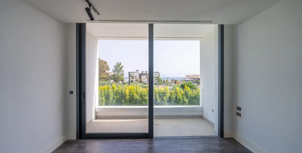 Sale of detached villa in Estepona 19