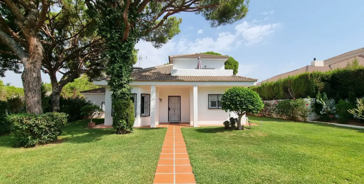 Venta de villa independiente en Calahonda 1