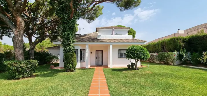 Venta de villa independiente en Calahonda 0