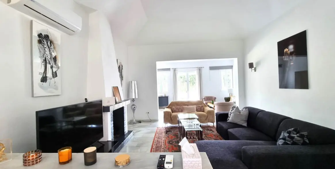 Venta de villa independiente en Calahonda 2