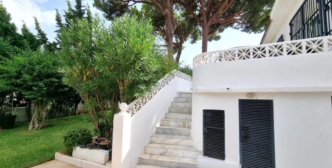 Venta de villa independiente en Calahonda 17