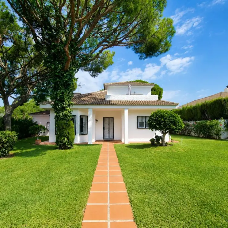 Sale of detached villa in Calahonda