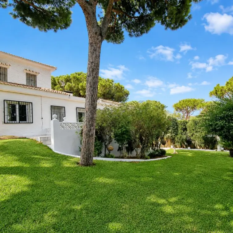 Sale of detached villa in Calahonda