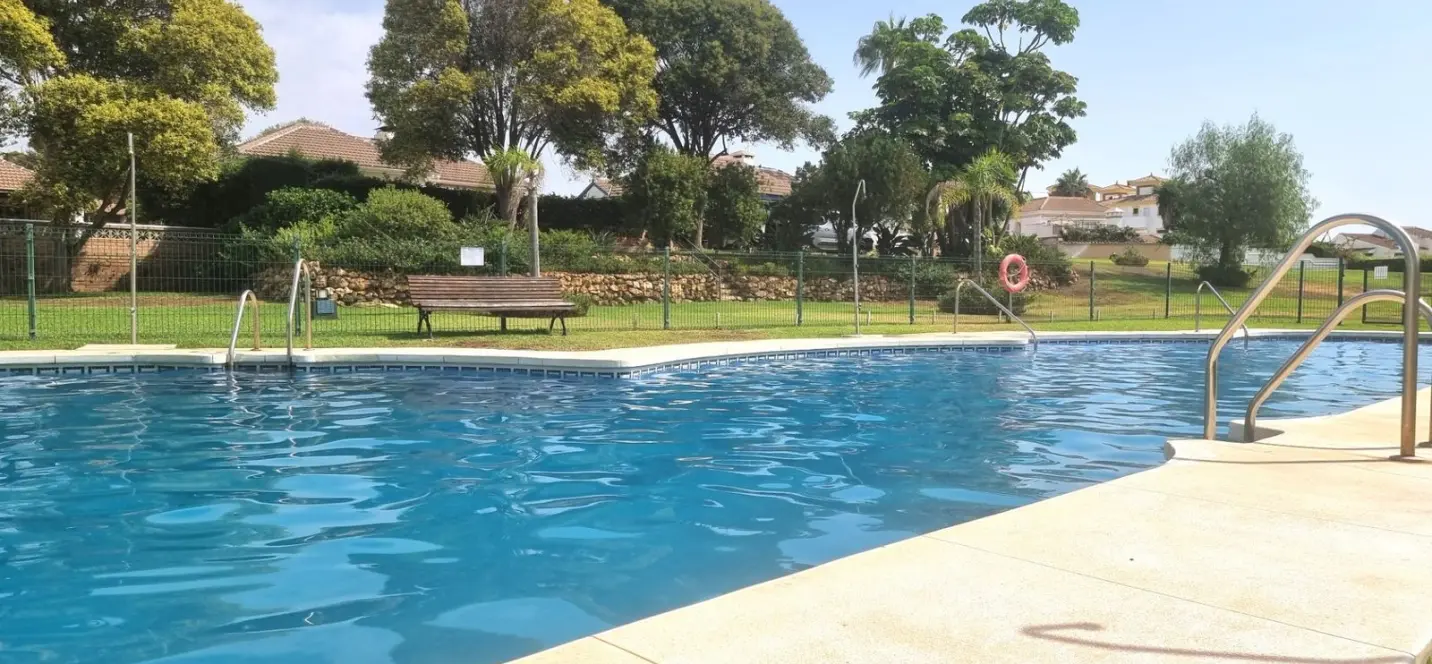 Sale of detached villa in Calahonda 2