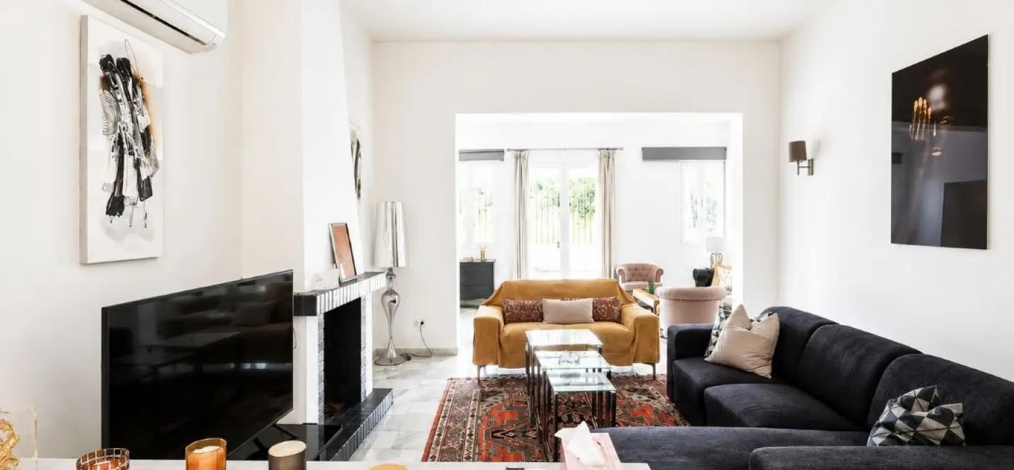 Sale of detached villa in Calahonda 3