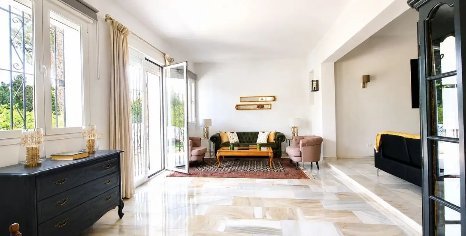 Sale of detached villa in Calahonda 8