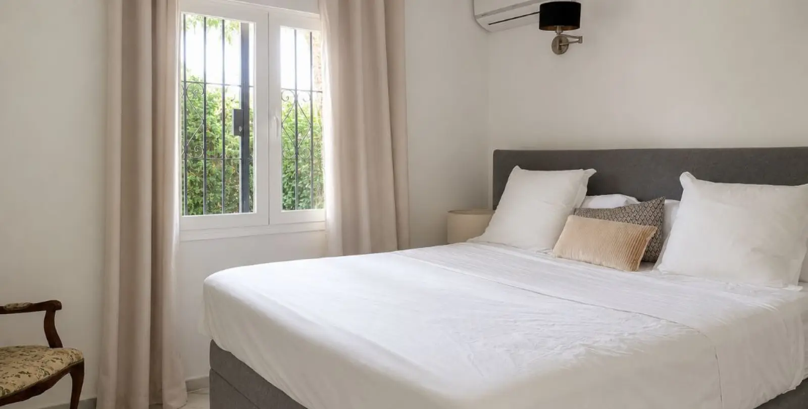 Sale of detached villa in Calahonda 11