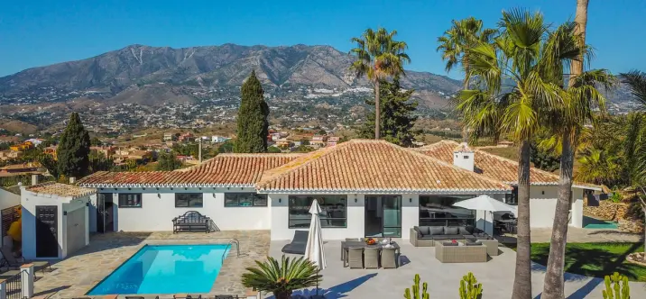 Venta de villa independiente en Sierrezuela 0